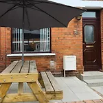 Stylish 2 Bed Room Terrace House