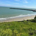 Seaside Serenity 3 Bedroom Retreat 5 Mins From Folkstone Beach, Suitable For Contractors