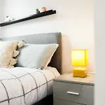Fully Equipped Modern Home Perfect For Contractors, Relocators