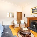 Charming 1-Bedroom Edinburgh City Getaway