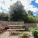 2 Kersbrook Gardens
