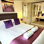 Bespoke Coastal 2 Bed Cottage With Free Parking