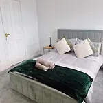 Ty Noah- Newly Refurbished Home In The Heart Of Pembrokeshire
