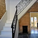Edwardian 4 Bed Home - Tunnels Beach 2 Mins Away