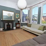 Edwardian 4 Bed Home - Tunnels Beach 2 Mins Away