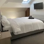 Spacious 2 Bedroom Apartment