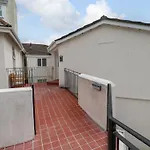 8 Manor Close