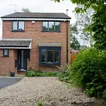 Halstock House - Lovely Modern Family House