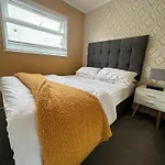Lazy Dayz, Chalet 179, Hemsby - Two Bed Chalet, Sleeps 4, Pet Free, Close To Beach