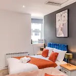 Super Central Studio Next To Shopping Center & Brighton Beach