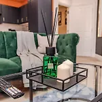 Super Central 2 Bedroom Flat I Next To Shopping Center & Brighton Beach