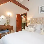 The Old Manor Apartment