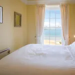 5 Belle Vue Court - 2 Bedroom Apartment - Tenby