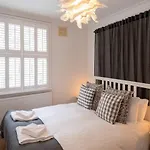 Stylish Apartment Close To The Sea