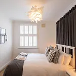 Stylish Apartment Close To The Sea