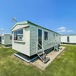 6 Berth Caravan For Hire At Martello Beach Holiday Park In Essex Ref 29017Y