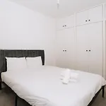Sleek & Central 2Bd Flat - Haymarket