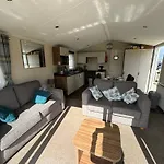 The Retreat 30, Pet Friendly & Wifi - Golden Palm Resort - Meadow Lakes Caravan & Lodge Hire