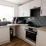 Stylish Modern Apartment In Blackpool With Parking