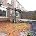 Stylish 1-Bed Flat In Liverpool