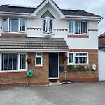 Newquay Fistral Holiday Home With Hot Tub