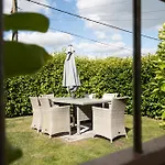 Glynmar - Sea Glimpses Hot Tub Pool Table