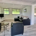 Spacious 2-Bedroom Chalet With Amazing Sundeck