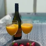 Premium Accommodation With Luxury Hot-Tub And Decking Area, Near Fantasy Island