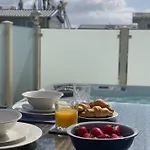 Premium Accommodation With Luxury Hot-Tub And Decking Area, Near Fantasy Island