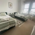 Seaside Retreat In Shoreham With Sauna & Spa Hire