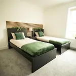 Spacious - Sleeps 5 - Garden - Close To Sea