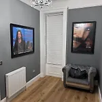 2 Bedroom Main Door Flat In The City Centre
