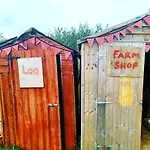 Secluded Converted Horsebox Retreat In Welcombe