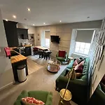 Boutique Castle View 3 Bedroom Apartment