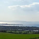 Charming 1-Bed Apartment In Troon