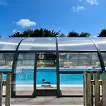 Cheerful Holiday Home At Landscove Holiday Park In Brixham