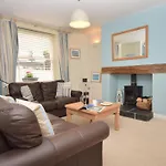 2 Bed Property In Appledore Dolph