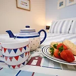 2 Bed Property In Appledore Devon Cockl