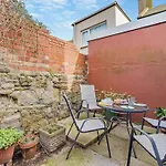 2 Bed In Seahouses Cn006