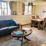 2 Bed In Godshill Ic106