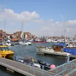 Oceanview - Peaceful 2 Bed Seafront Apartment
