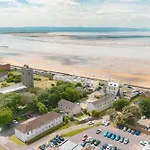 Round Tower Holiday Apartments - Seafront 1,2 & 3 Bedroom Homes Free Parking, Wifi