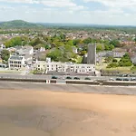 Round Tower Holiday Apartments - Seafront 1,2 & 3 Bedroom Homes Free Parking, Wifi
