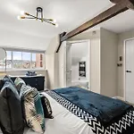 30 Percent Off The Sophisticated Central Whitby Abode - 3 Bed