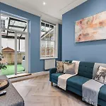 Lavish Central Whitby Abode - Garden Terrace