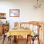 Wesley House Holidays - Choice Of 2 Quirky Cottages In 4 Private Acres