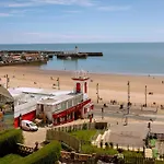 Lighthouse View - Amazing Sea And Beach View - Free Sky Tv Including Sports And Movies - Fast Wifi - Free Private Parking