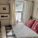 Artist'S House - 5 Bed-1 Bath-3 Shower-3 Wc -Sleeps 9