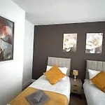 Espranzo Homes - Comfy Contractor Digs - 4 Bedrooms 2 Bath - Sleeps 8