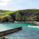 Jolie Brise, Port Isaac Bay Holidays